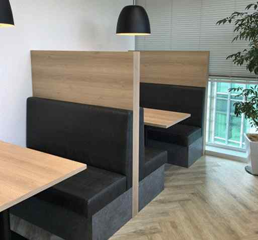 THE CONSULTANTのブース